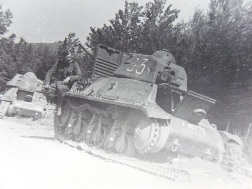 ABGESCHOSSENER FRANZÖSISCHER PANZER