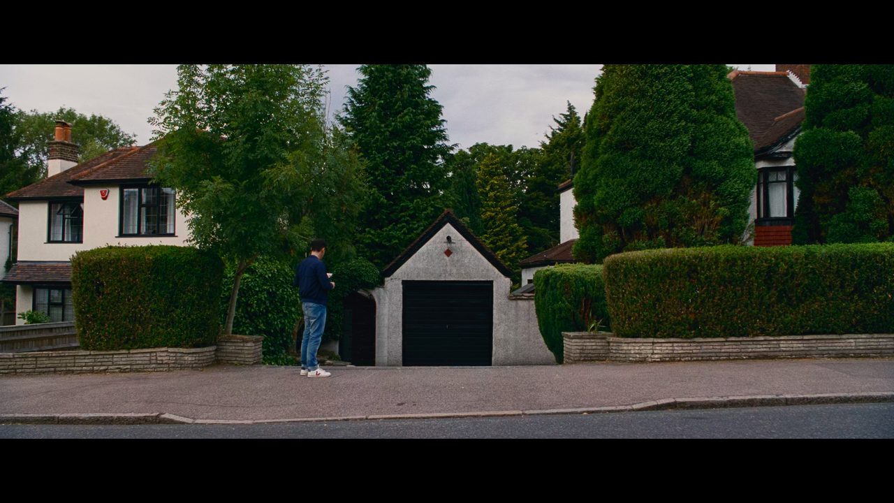 mpv-shot_All.of.Us.Strangers.2023.2160p.UHD.WEB-DL.HDR.DV.HEVC-Нечипорук_00_10_54_0009
