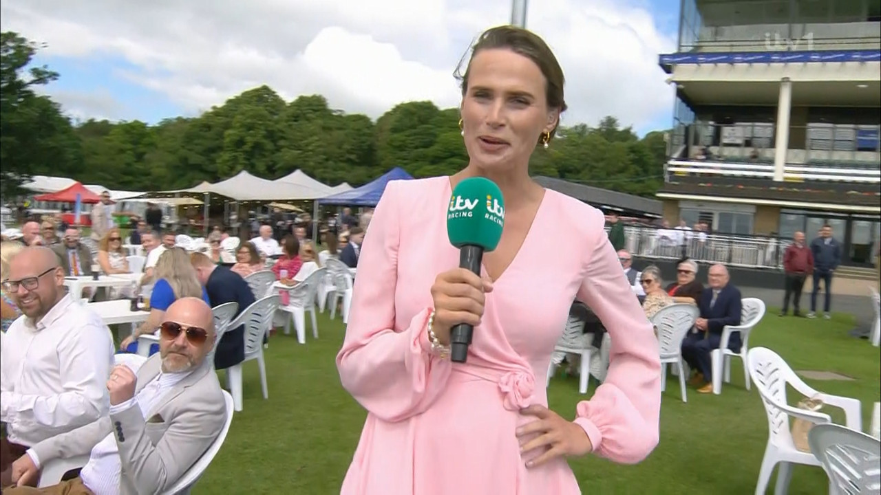 ITV Racing Live from Newcastle_20230701_11551430.ts_snapshot_00.02.59.985