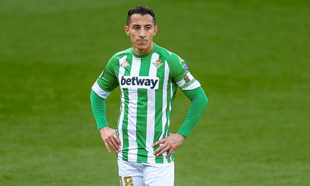 Andrés Guardado del Betis se contagió por segunda ocasión de COVID-19