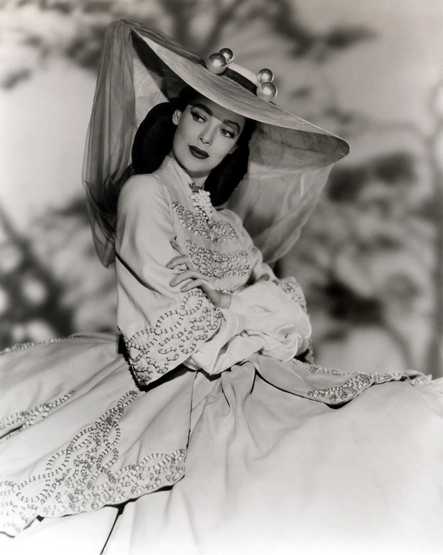 loretta_young_e30