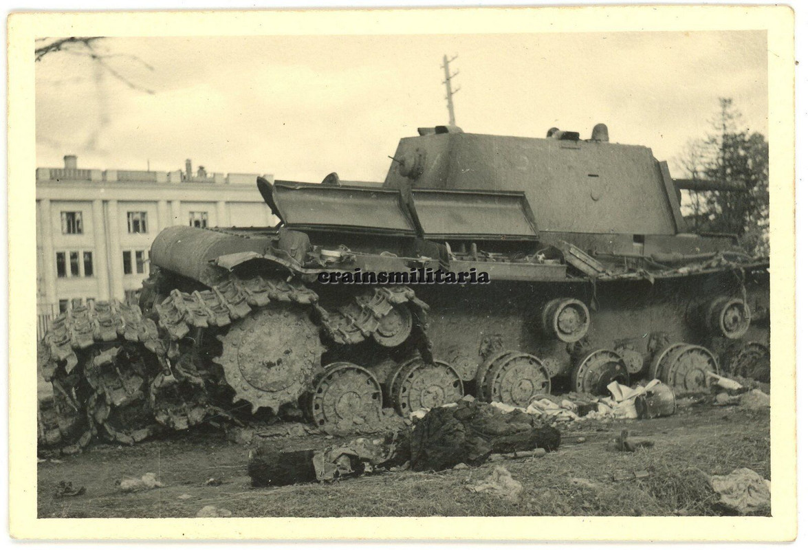 Orig. Foto zerstörte russ. Beute Panzer KW-1 KV-1 Tank in Russland 1941 (2)