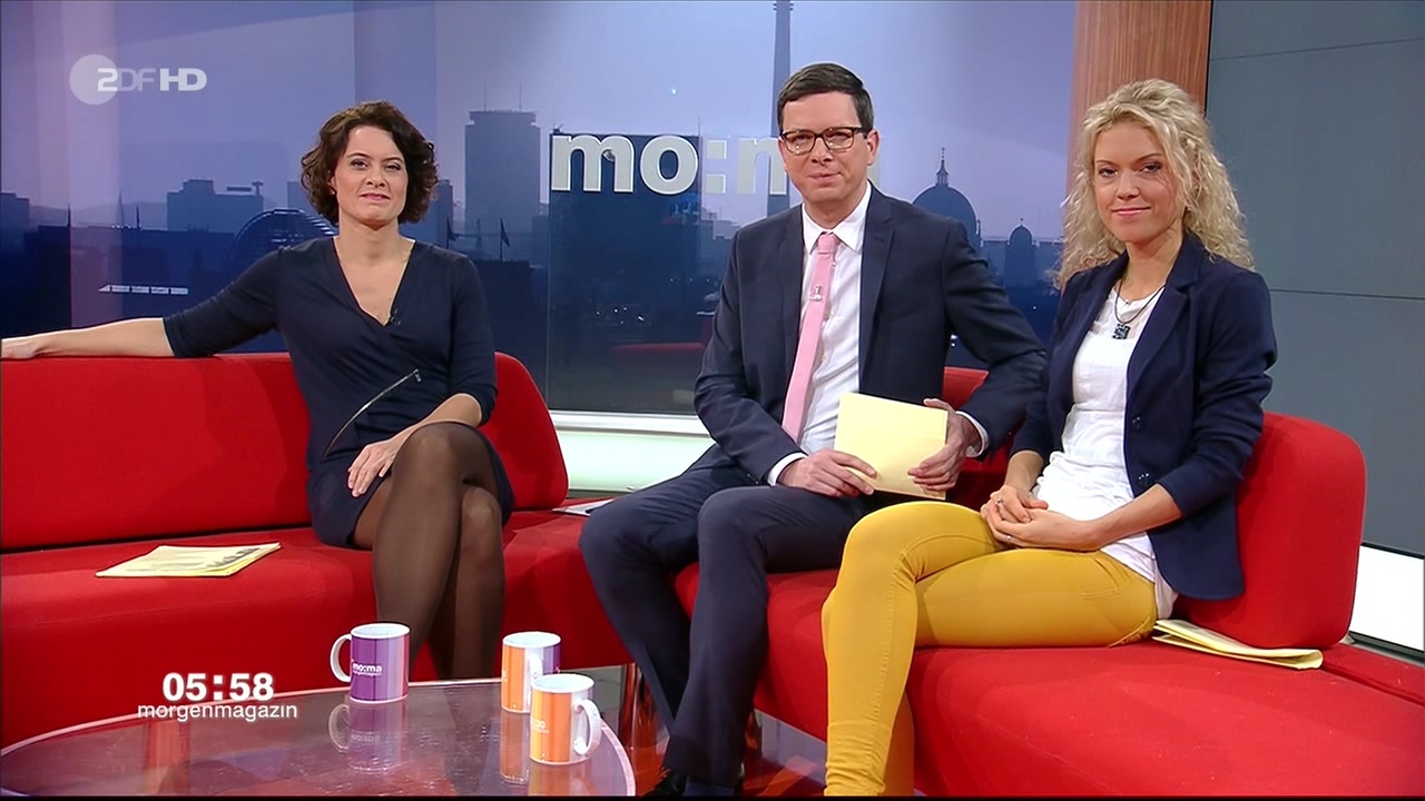 Anja Heyde @ ZDF-"MorgenMagazin" am 23.11.2015 - Bitte nicht unter ihr  Kleid schauen! - Papa Pauls TV-Moderatorinnen Forum
