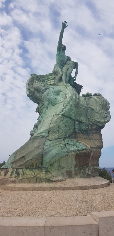 Лягушачьи лапки в Лионе, а в Марселе мистраль и мыло. Обычный отчет.