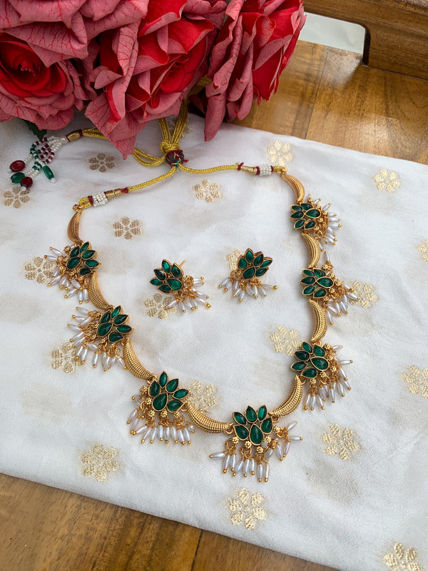 Lotus necklace green and white kundan