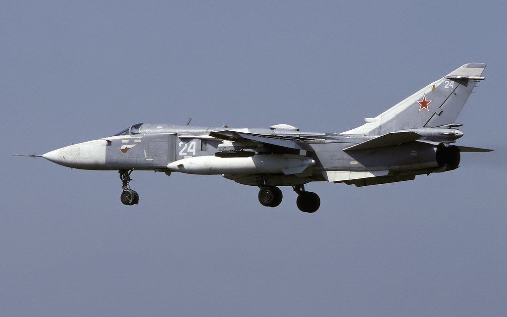 11 ORAP Su-24MR 24 White_0615309_4