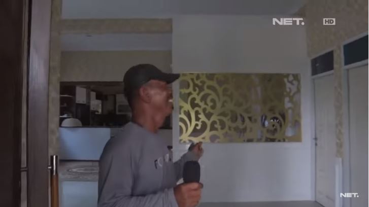 Sosih, ayah Zaskia Gotik menunjukkan rumah baru Zaskia Gotik
