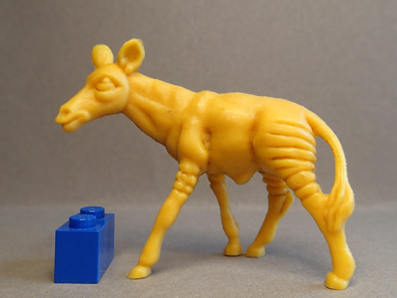 Very unusual unicolour models :-0 Strange-Okapi