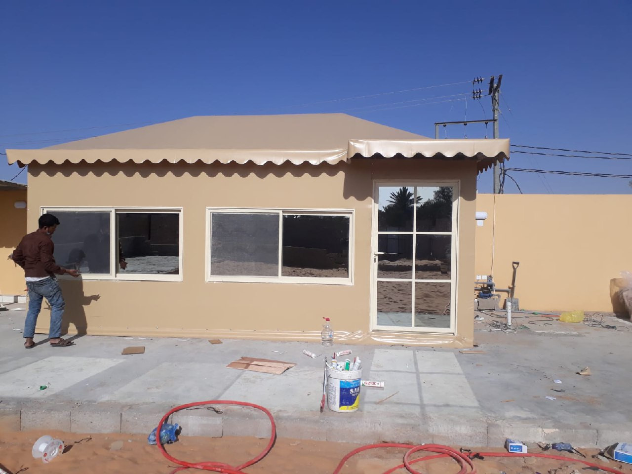 مجلس خارجي مع أرضيات خشبية