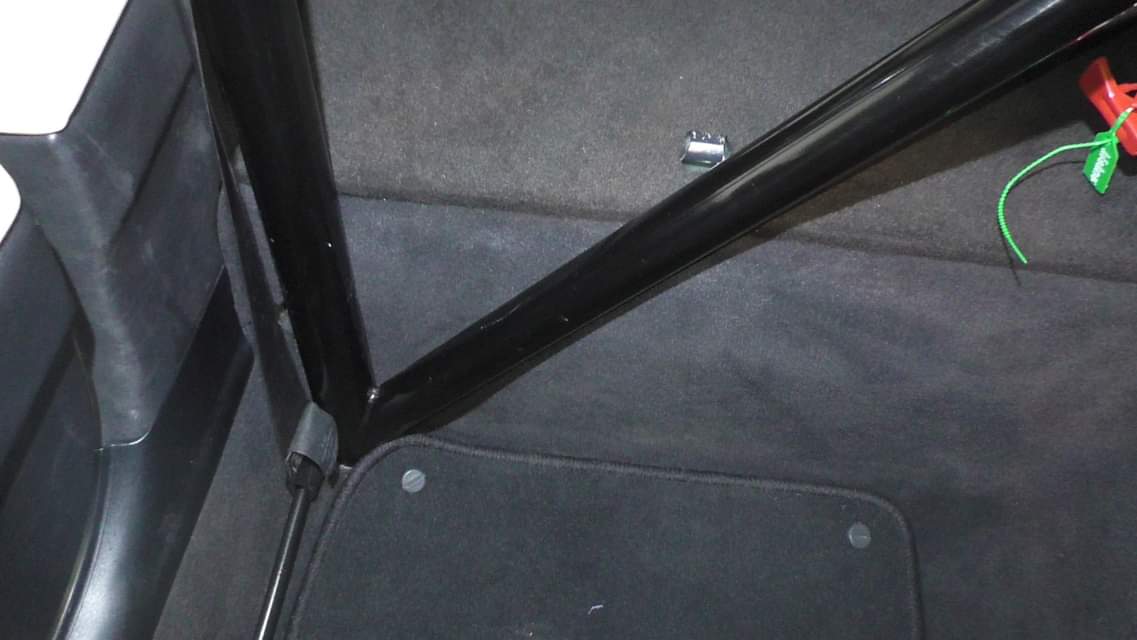 Gosling Racing e46 coupe boltin half cage and xbrace + seat delete