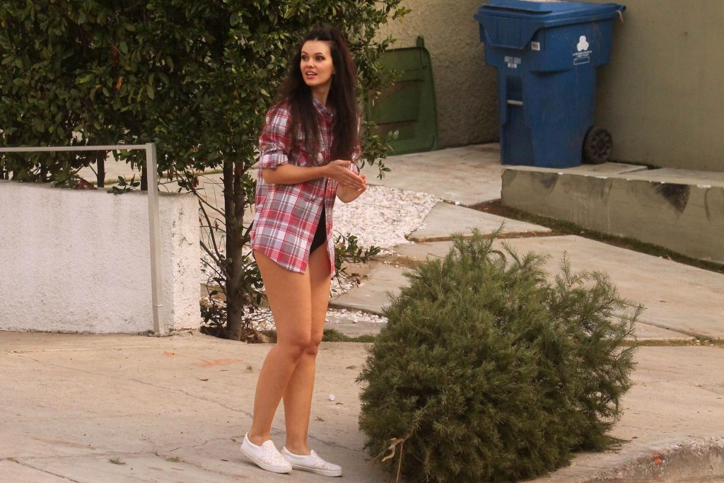 Natasha-Blasick-Upskirt-Stars-com-5