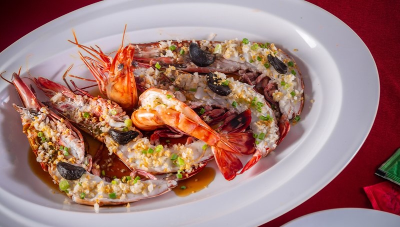 Steamed Tiger Prawns with Black Garlic and Minced Garlic in Superior Soya Sauce Wah Lok