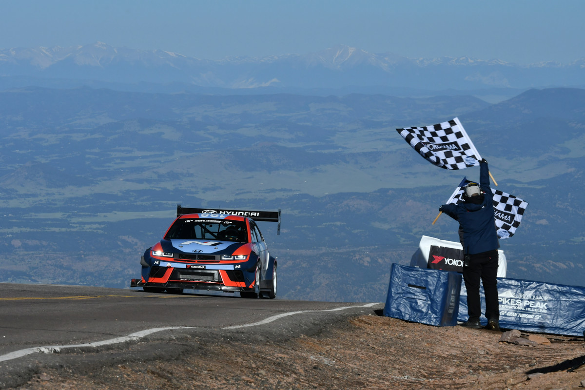 60199-HyundaiMotorsIONIQ5NSetsBenchmarkforCrossoverEVsatPikesPeakInternationalHillClimb