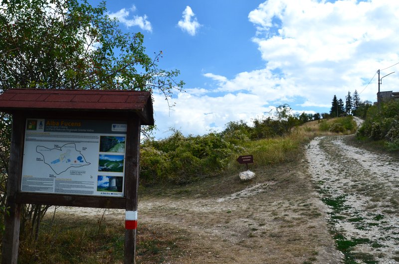 YACIMIENTO ARQUEOLOGICO DE ALBA FUCENS-15-9-2023 - Italia y sus pueblos-2018/2019/2023 (19)