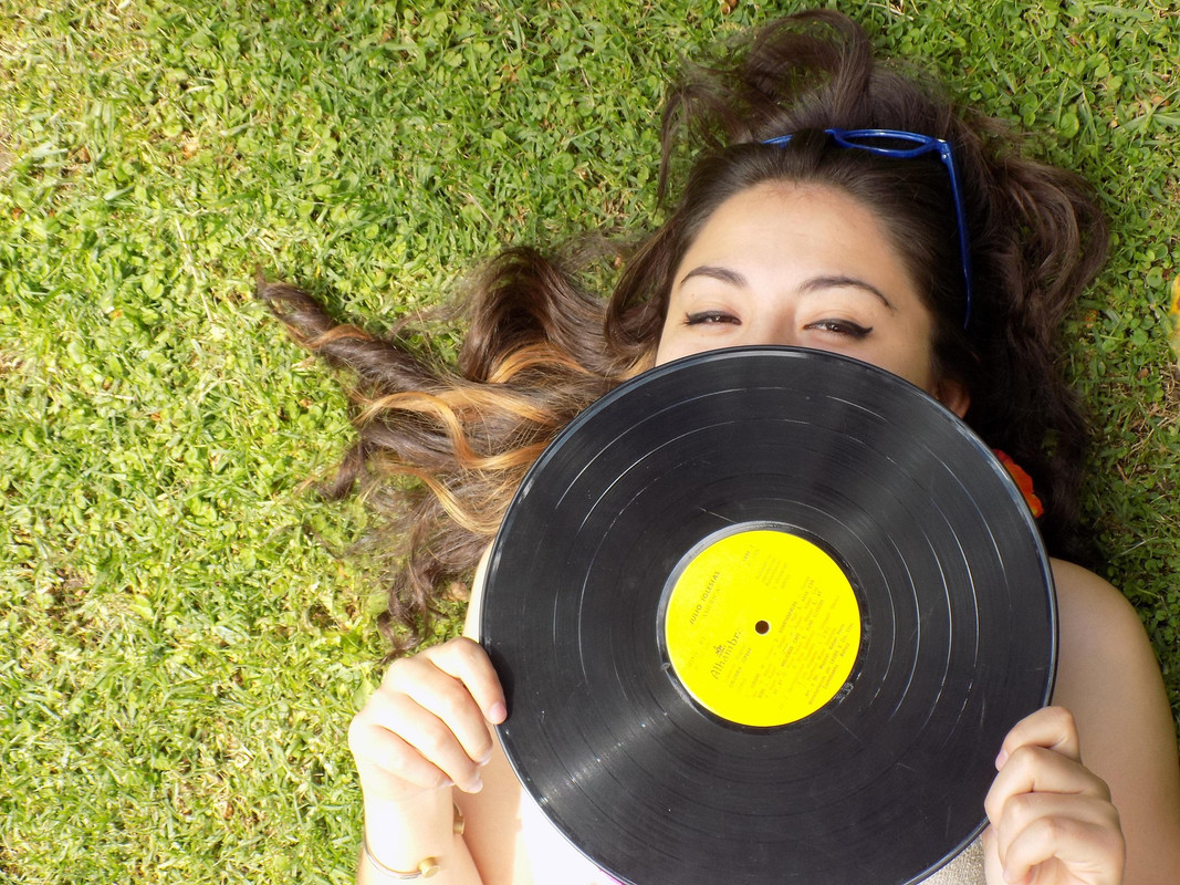 Disco de vinil LP clássico em um toca-discos