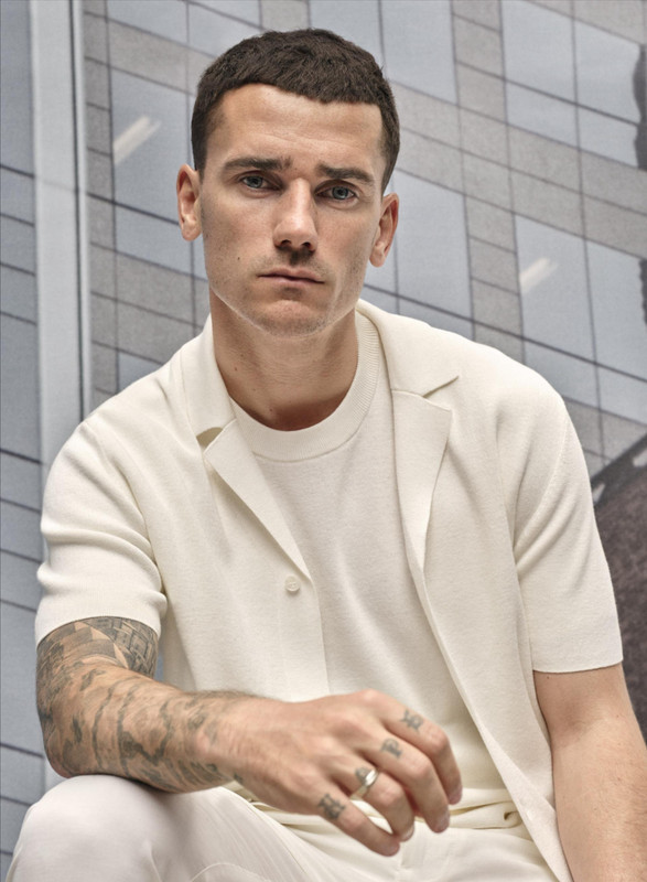 Antoine Griezmann volto di Mango Man anche per la SS23 Antoine Griezmann volto di Mango Man anche per la SS23