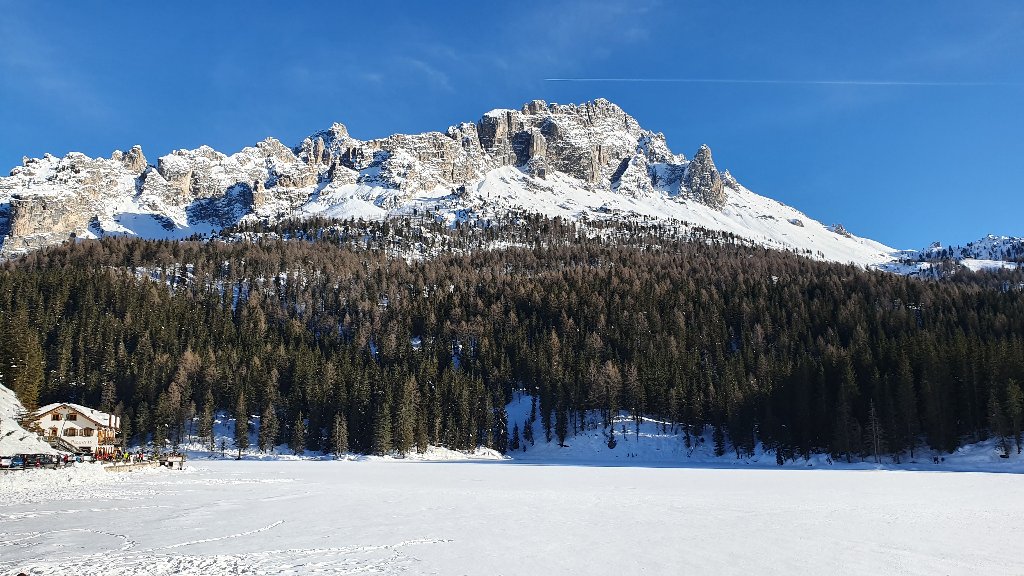 DOLOMITAS: NIEVE Y MERCADOS NAVIDEÑOS EN NOCHEVIEJA - Blogs de Italia - LAGO DI BRAIES- LAGO MISSURINA- CORTINA DE AMPEZZO- BRUNICO (6)