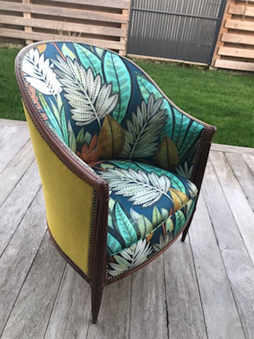 Fauteuil rénové de tapissier décorateur