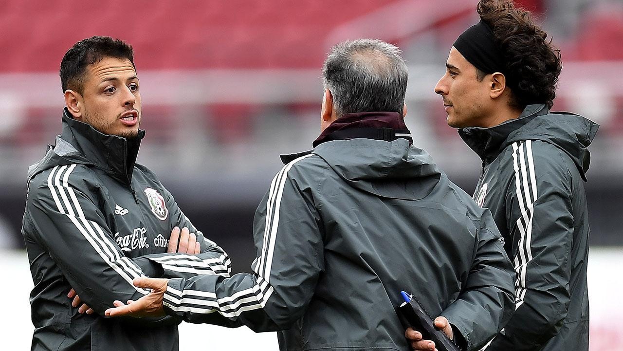 Chicharito manda indirecta a Tata Martino tras reconocimiento de la FIFA