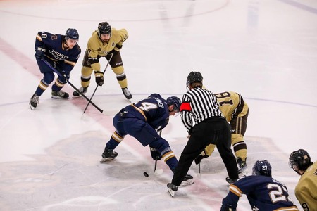 23-11-02-UMv-TWU-faceoff.jpg