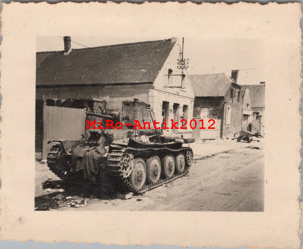 Foto, Pion. Btl. aus Ulm, Beute Panzer bei Neufchâtel, Frankreich