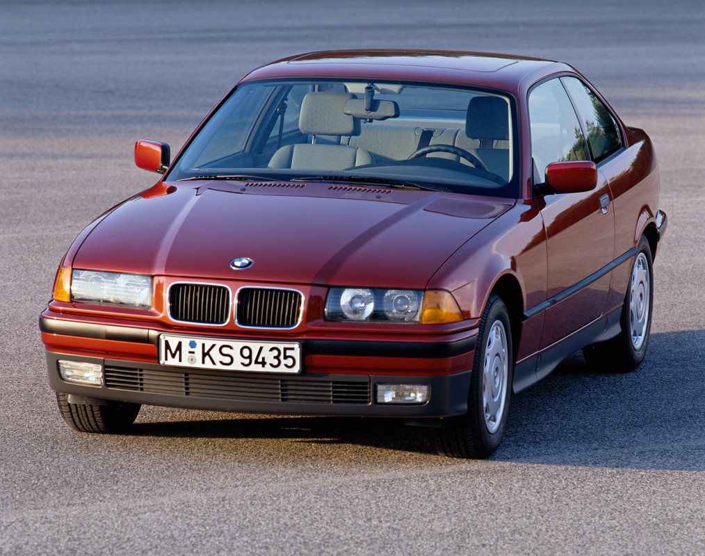 P90181333_highRes_40-anniversary-bmw-3
