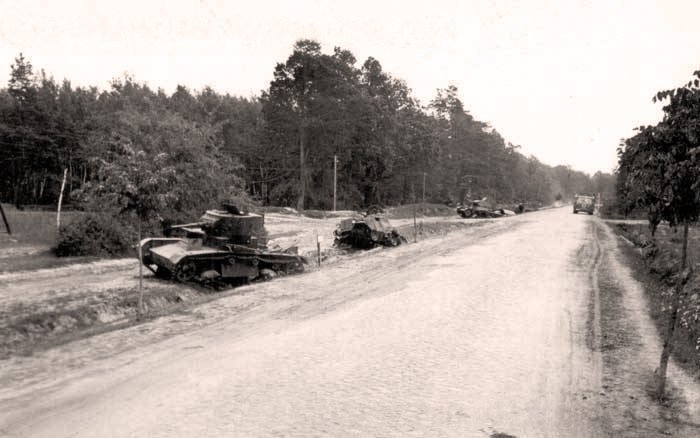 Т-26 и БА-10М из 19 ТД,---