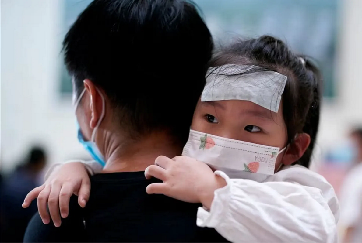 Por brote de neumonía en China, recomiendan el uso de cubrebocas