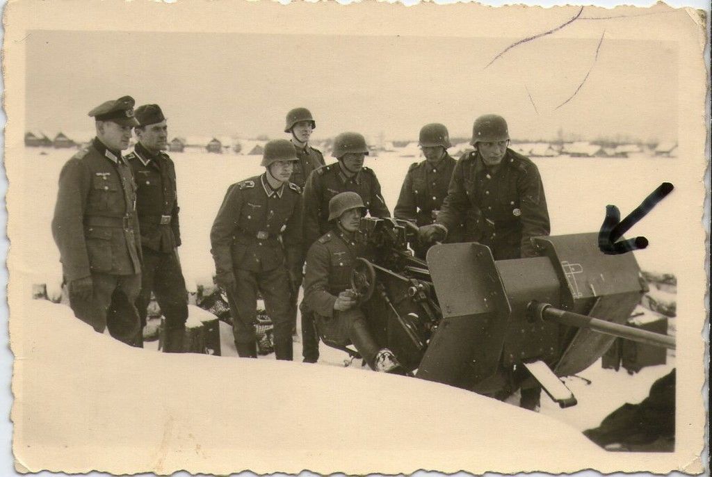 2. Weltkrieg, Heeres Flak-Geschütz im Erdkampf mit Flugzeug-Abschußzeichen. Foto