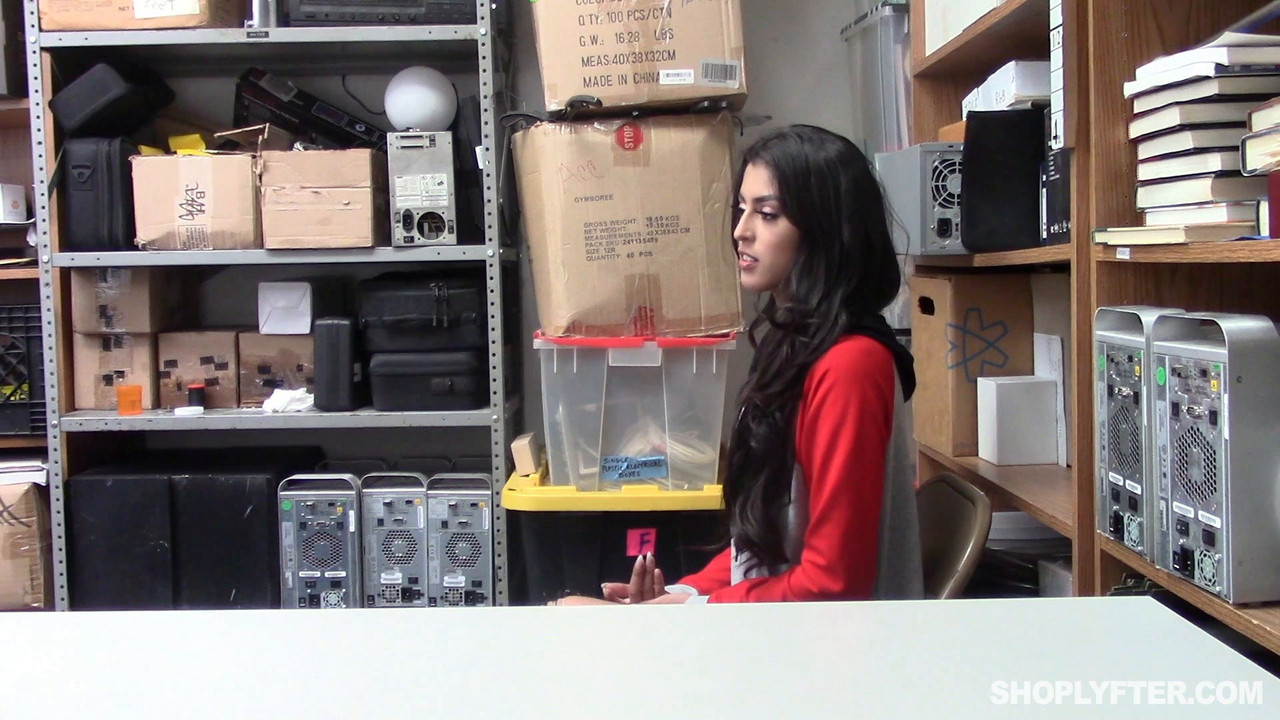 Sophia Leone - Case No. 6969696 - SHOPLYFTER.mp4.0000
