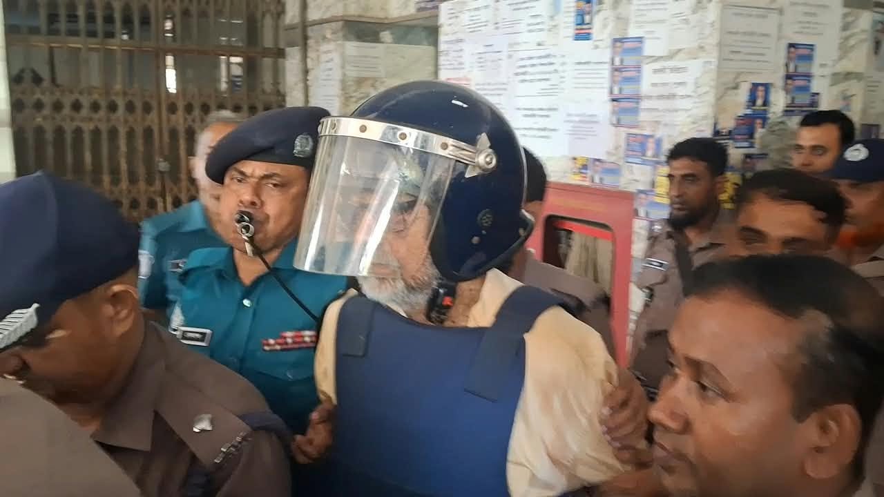 বিমানবন্দরে বিশৃঙ্খলা: আখতারুজ্জামানের জামিন নামঞ্জুর