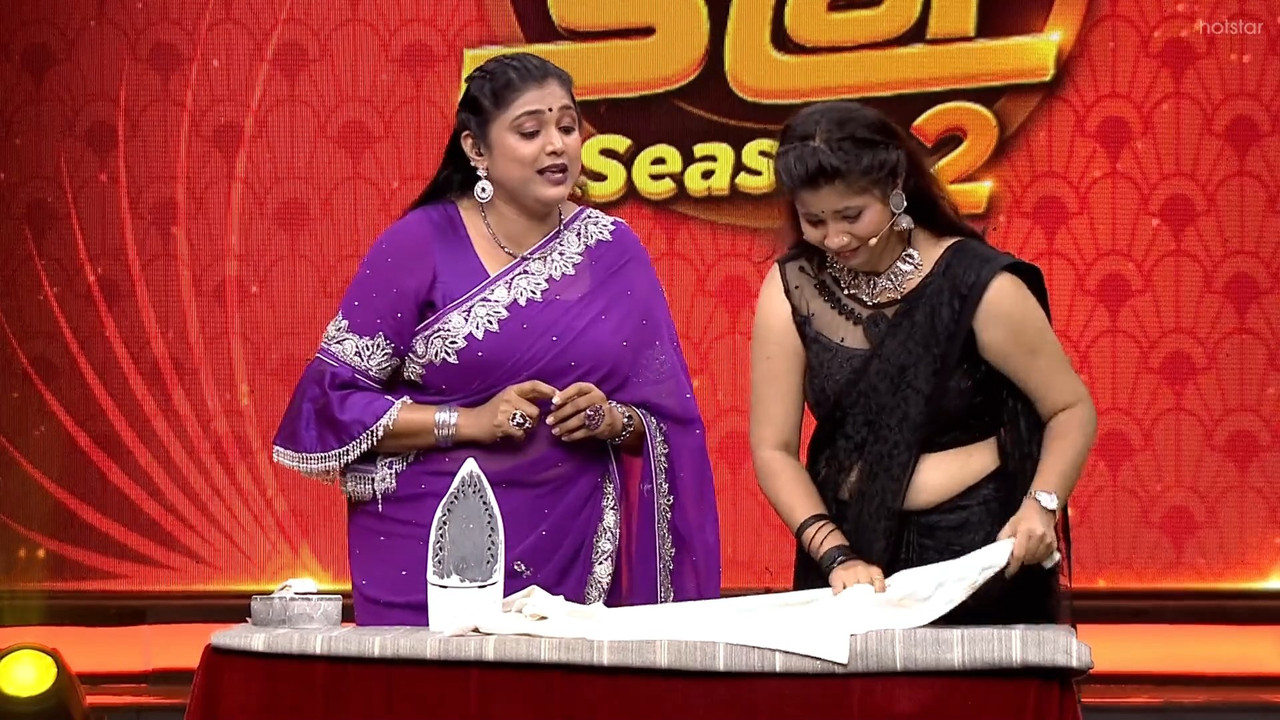 Hot Kannada Girl Open Big Navel show in Black Saree.mkv_snapshot_00.38.827