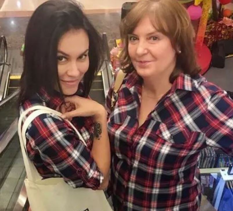 Sophia Latjuba bersama ibunya Anna Muller