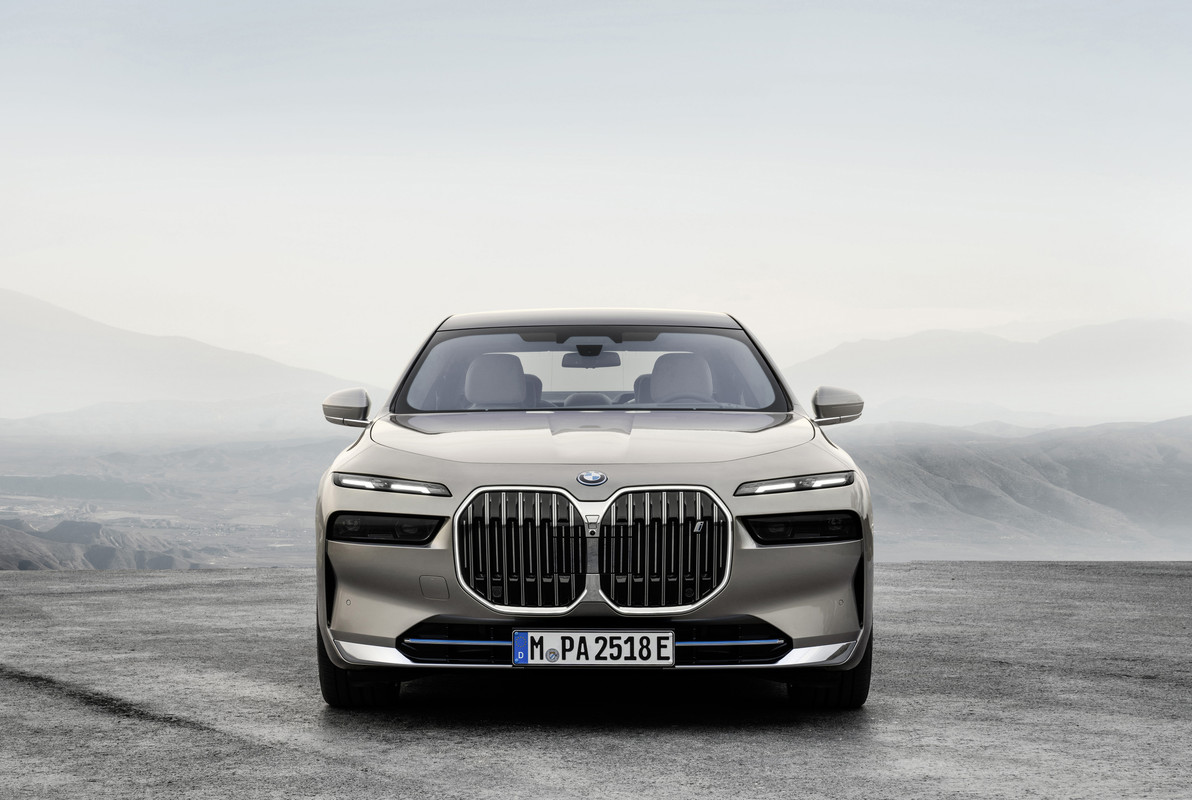 P90458171_highRes_the-new-bmw-i7-xdriv