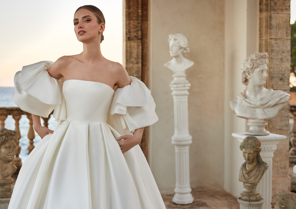 Pronovias, la collezione sposa 2024 in co-lab con Marchesa Pronovias, la collezione sposa 2024 in co-lab con Marchesa