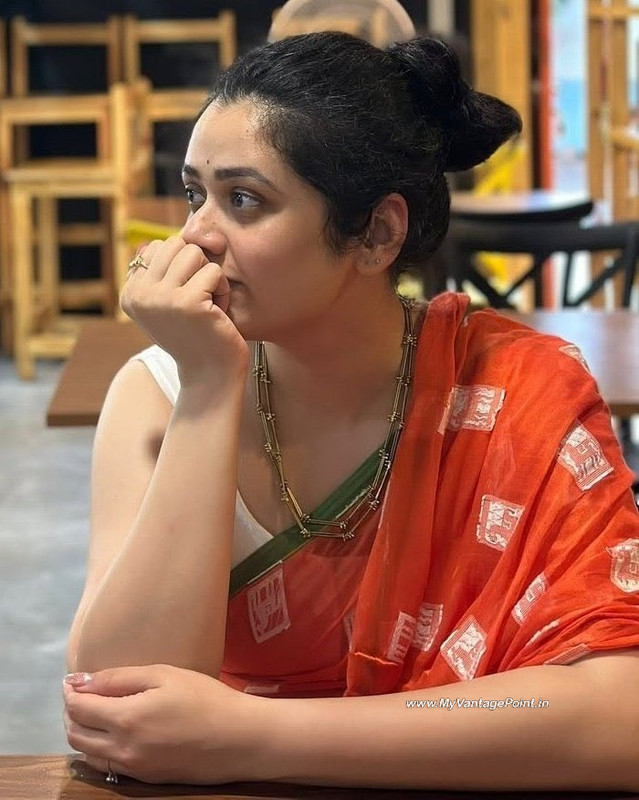 20-Girija-Oak-Godbole-Wallpapers-Photos-HD-Mobile-Photos-My-Vantage-Point