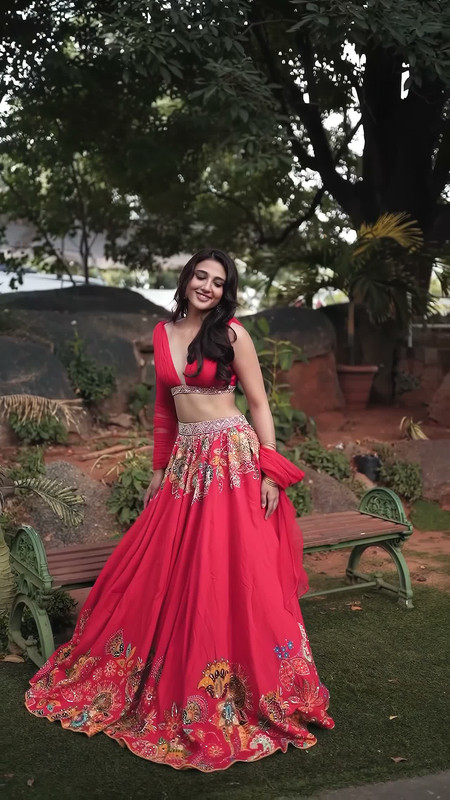 Ritika Nayak glamorous traditional style