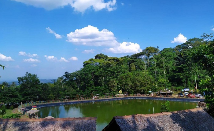 Desa Wisata Lerep menawarkan suasana pegunungan dengan udara sejuk dan pemandangan yang indah.