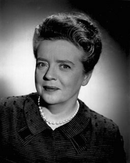 https://i.postimg.cc/zv9Dmq7P/330px-Frances-Bavier-1964.jpg