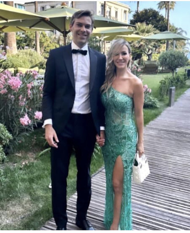 F64E0303-5C43-4B48-9DBD-947F19A58620