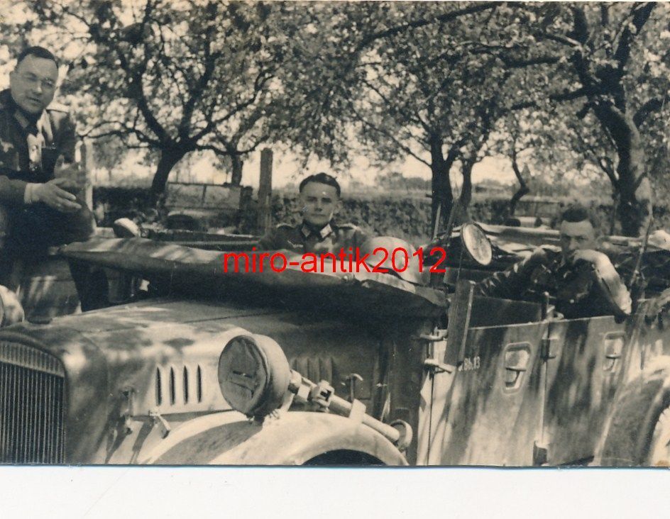 Foto, Beobachtungs Abtl. 13, Rast bei Löwen, Bel