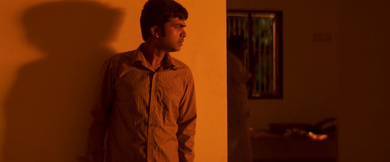 Vendhu Thanindhathu Kaadu 2022 WebRip [Hindi + Tamil] 480p 720p ESub Screenshot