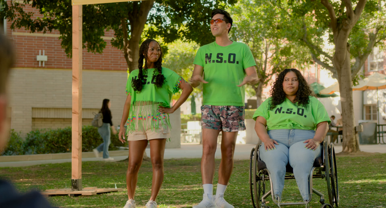 Screenshot of Overcompensating  Season 1 [Ep01-08] Completed [ORG Hindi] (2025) &bull; Hindi, English Dual Audio on MovieLinkBD