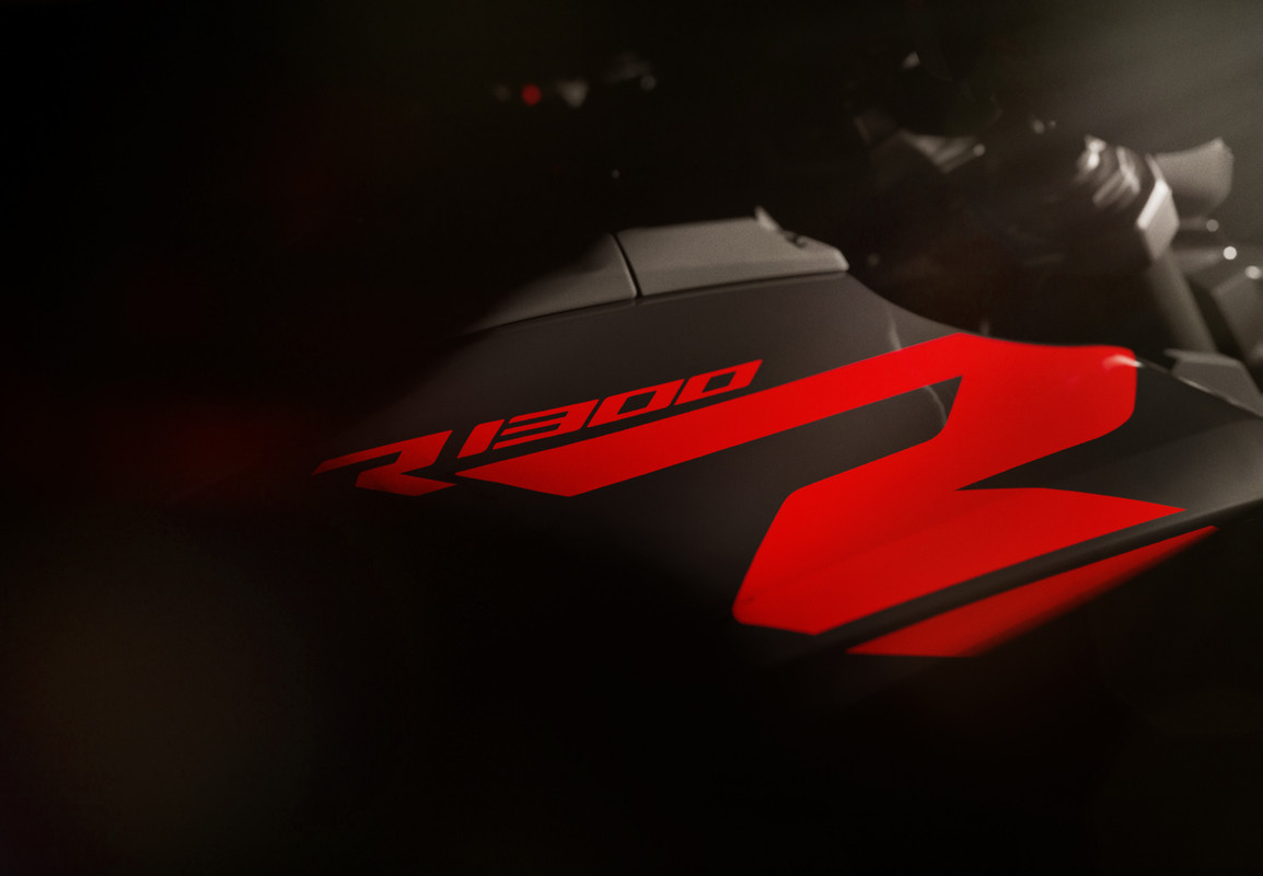 P90593389_highRes_the-new-bmw-r-1300-r