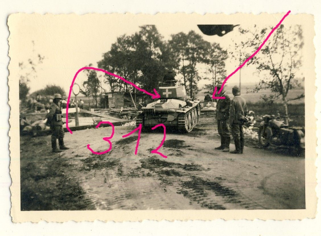 Foto 2.WK Panzer 38(t) mit 312 der Pz Abt. 67 Groß Glienicke Kampf-Einsatz-Polen