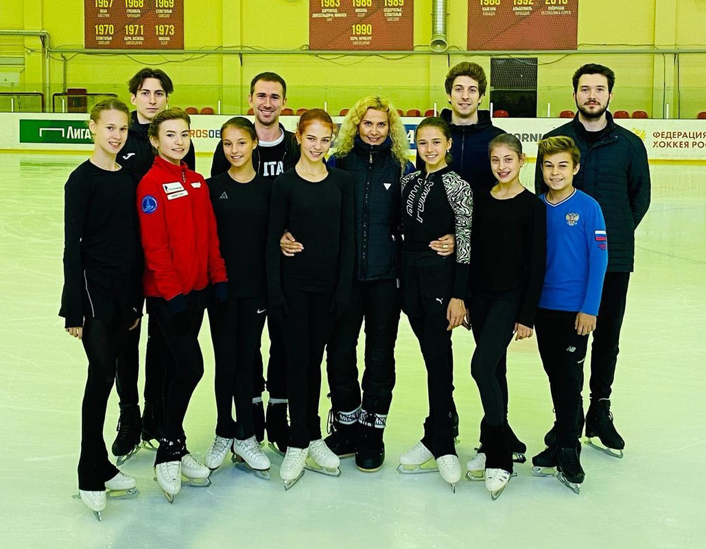 Team-Novogorsk-2021-seniors.jpg