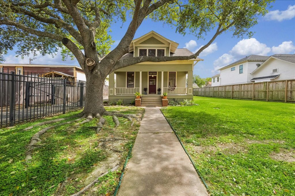 1846 Arlington St, Houston, TX 77008