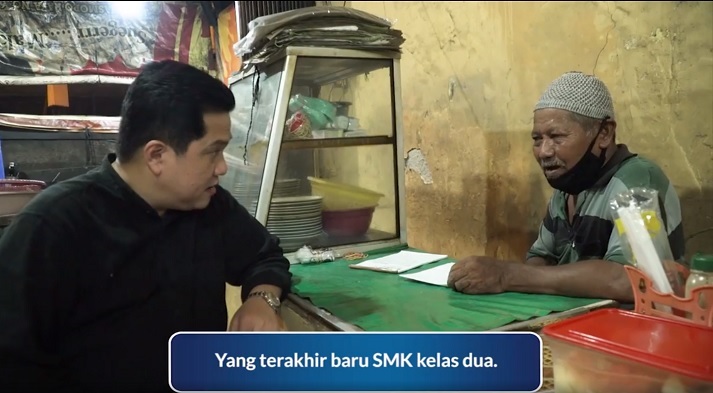 Erick Thohir saat berbincang dengan Pak Sumarsono.