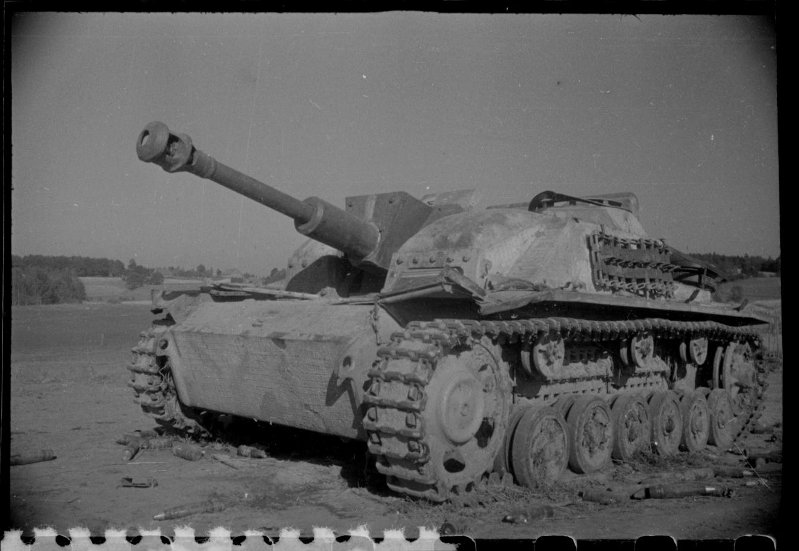 2-й Прибалтийский фронт. Подбитая 88-мм немецкое орудие.