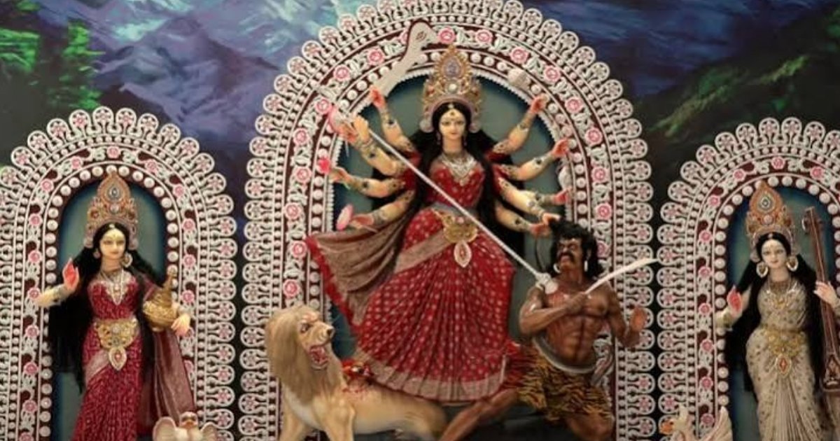আজ বিজয়া দশমী, ঢাক-শঙ্খের ধ্বনিতে বিদায়ের সুর